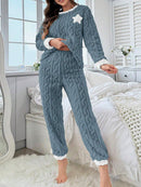 [Leve 2 Pague 1] Pijama Feminino Neve Macia (Conforto térmico e delicadeza) + BRINDE: 1 Pantufa Nuvem Antiaderente